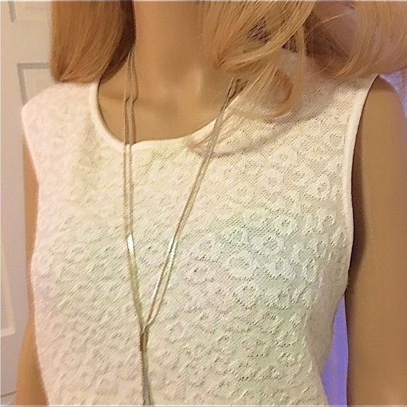 St. John Figure Flattering White 2 piece Woven Sweater Set in Medium - Picture 6 of 11